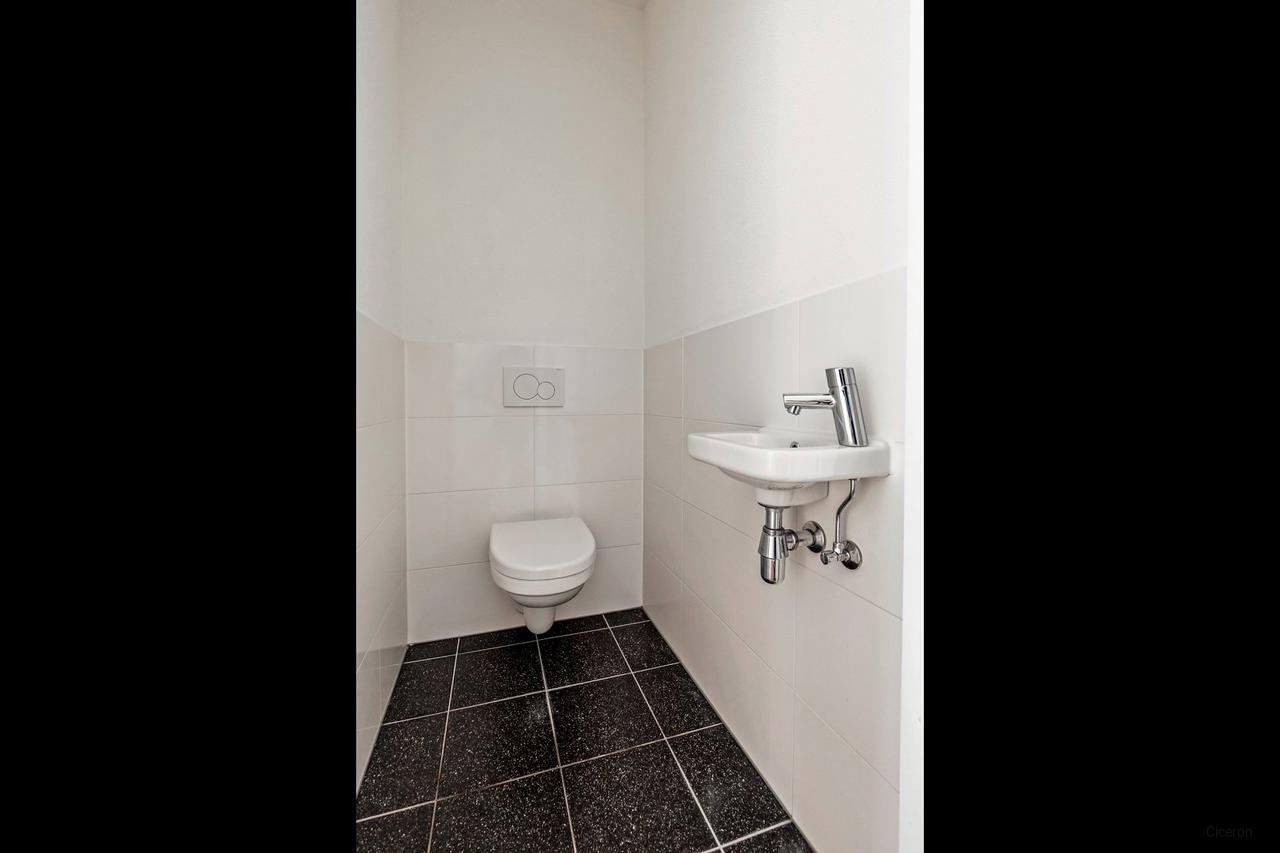 88 m² met breed balkon bij station Breda - Afbeelding 1