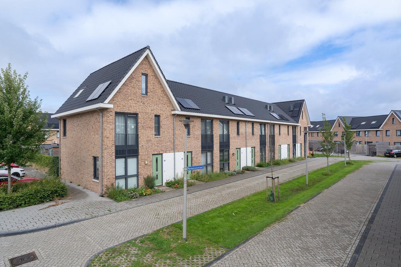 120 m² hoekwoning met tuin en zonnepanelen - Afbeelding 2