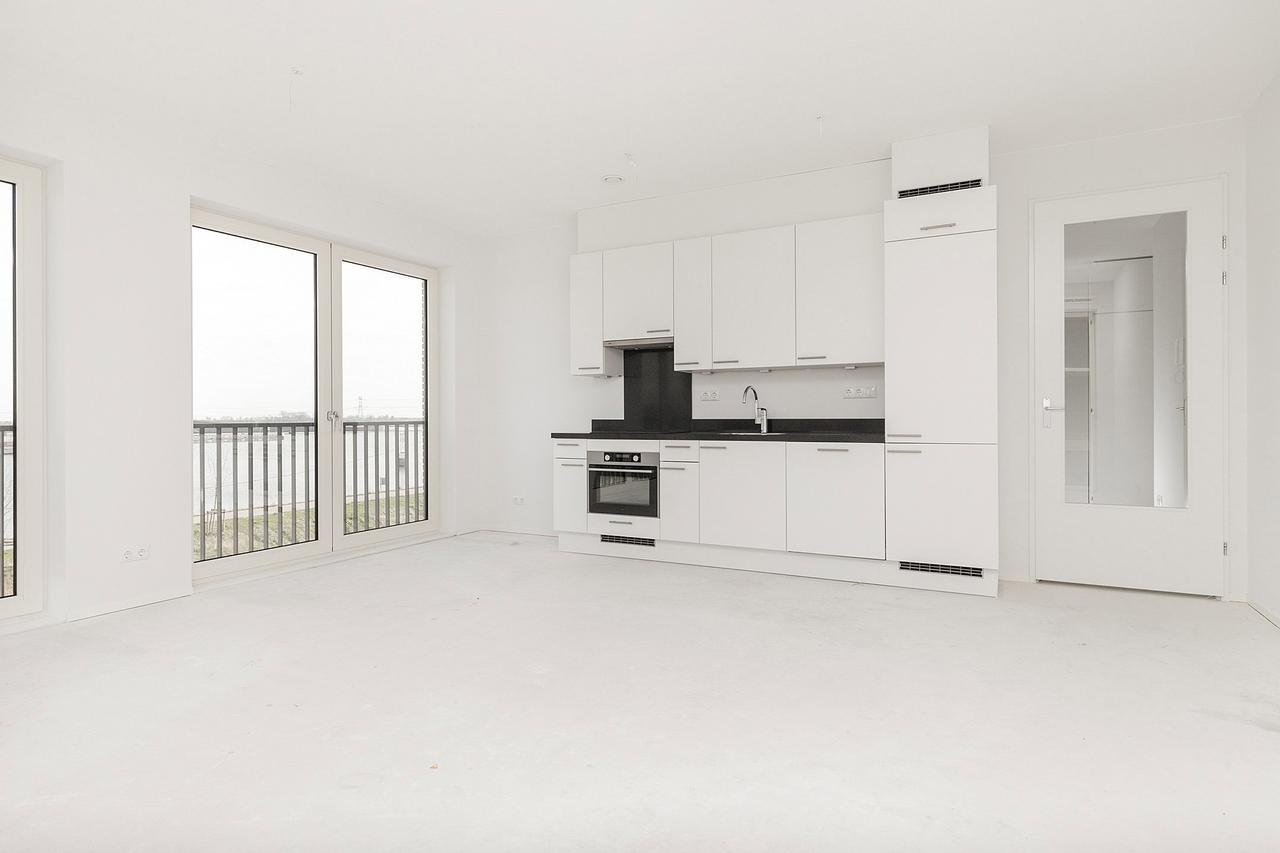 78 m², two bedrooms and west-facing balcony - Image 1