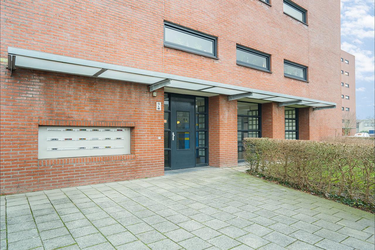 80 m² appartement met balkon in Groningen - Afbeelding 1