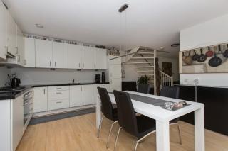 100 m² gemeubileerd met tuin en parkeerplek - Afbeelding 9