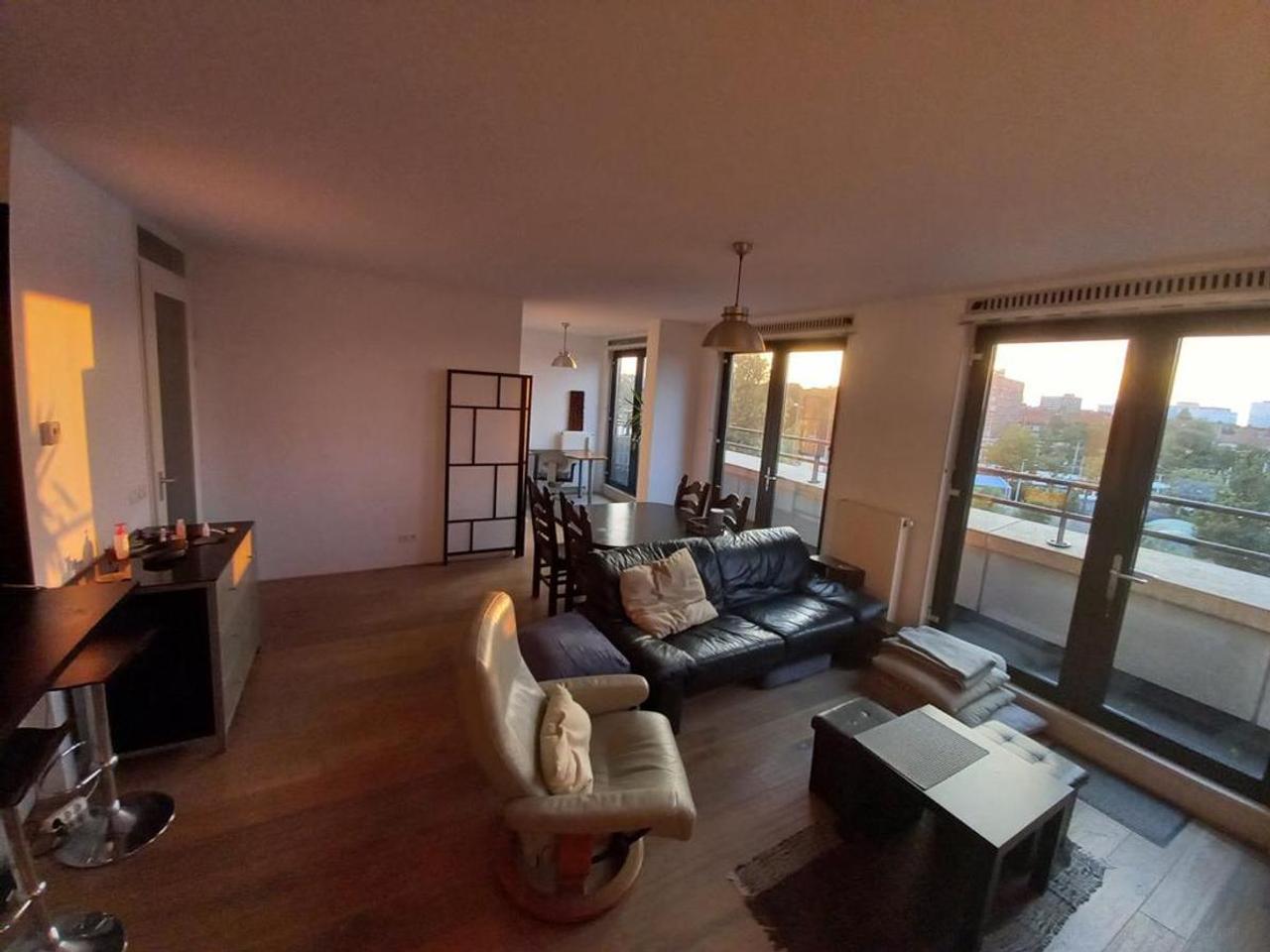 80 m² with sunny terrace and private parking - Image 1