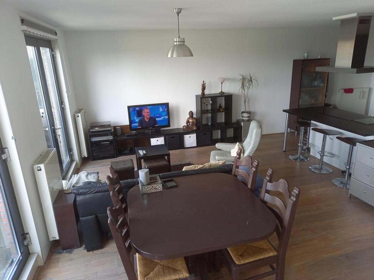 80 m² with sunny terrace and private parking - Image 4