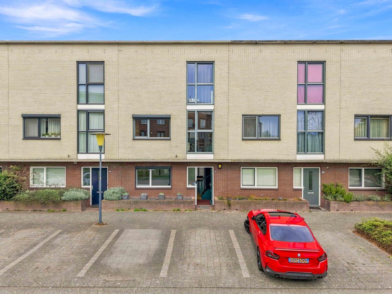 138 m² woonhuis met tuin en energielabel A - Afbeelding 1