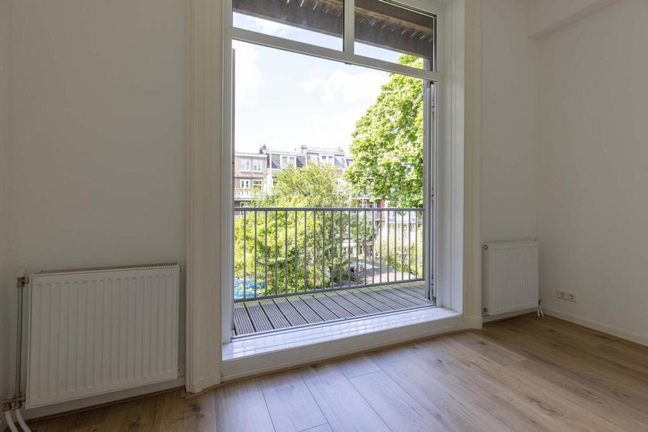 82 m² and Three Bedrooms in De Pijp - Image 16