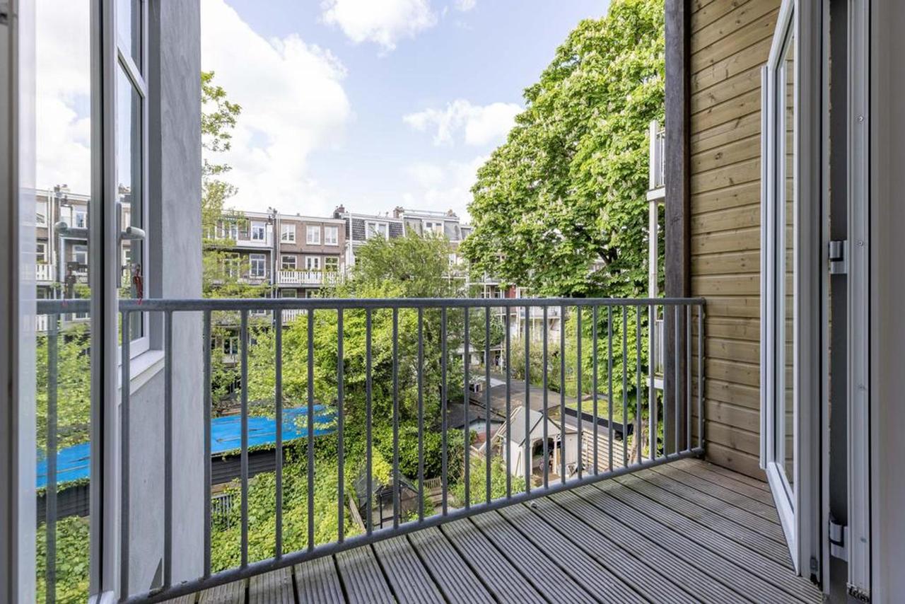 82 m² and Three Bedrooms in De Pijp - Image 18