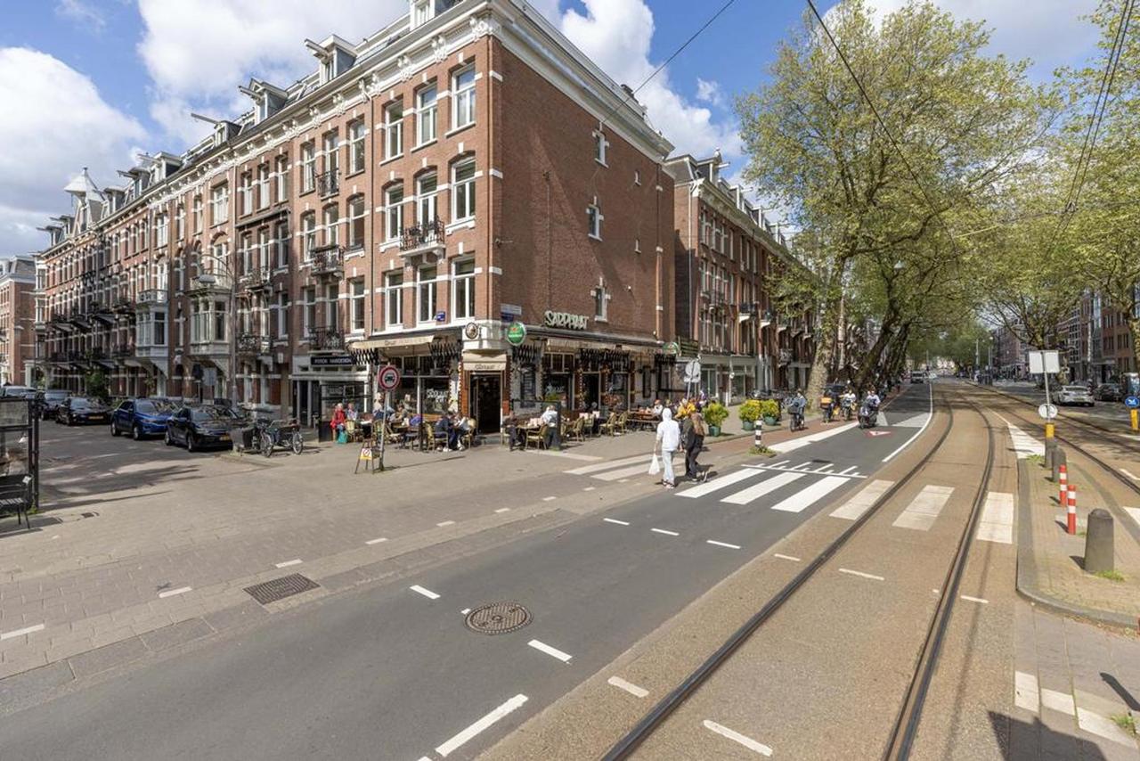 82 m² and Three Bedrooms in De Pijp - Image 25