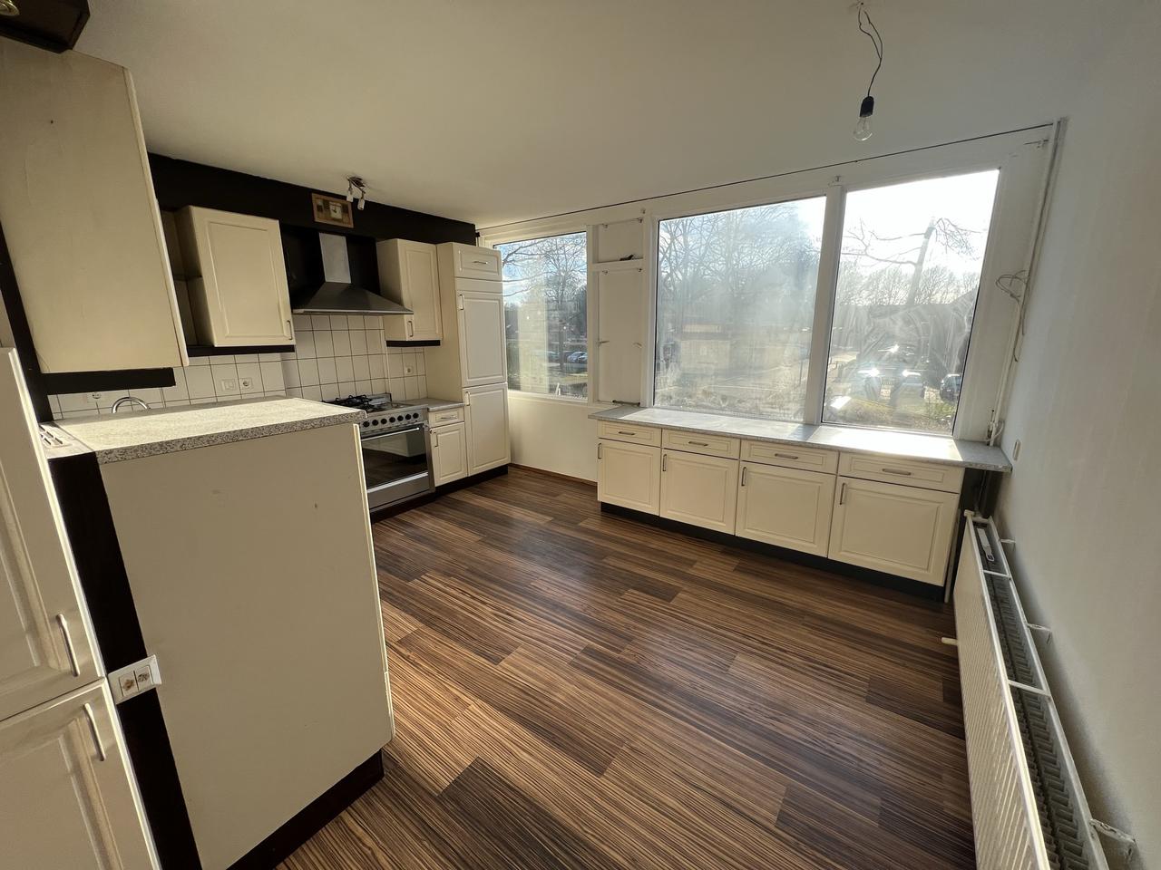 Vijf slaapkamers, twee keukens en een tuin - Afbeelding 1