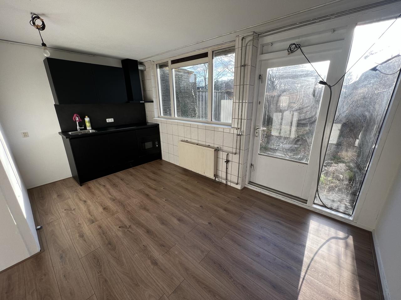 Vijf slaapkamers, twee keukens en een tuin - Afbeelding 2