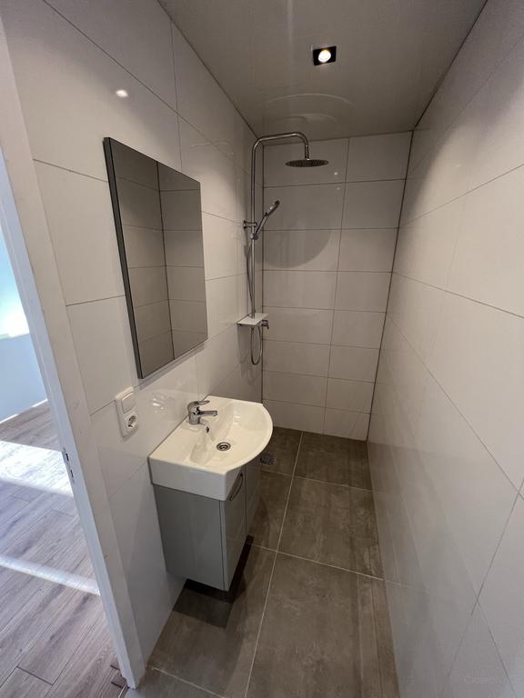Vijf slaapkamers, twee keukens en een tuin - Afbeelding 4