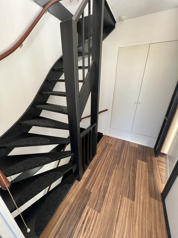 Vijf slaapkamers, twee keukens en een tuin - Afbeelding 6