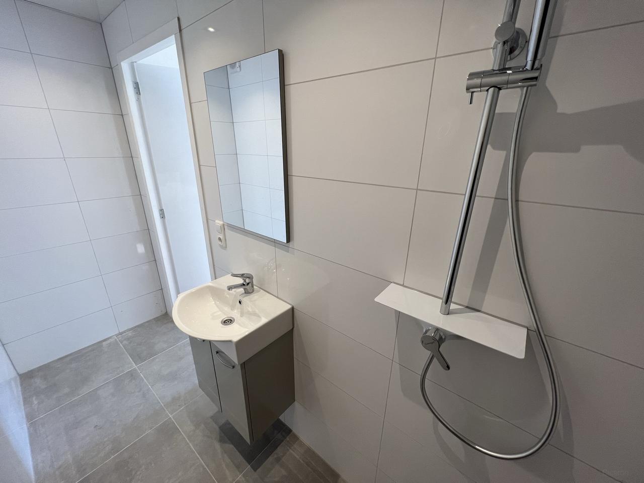 Vijf slaapkamers, twee keukens en een tuin - Afbeelding 7