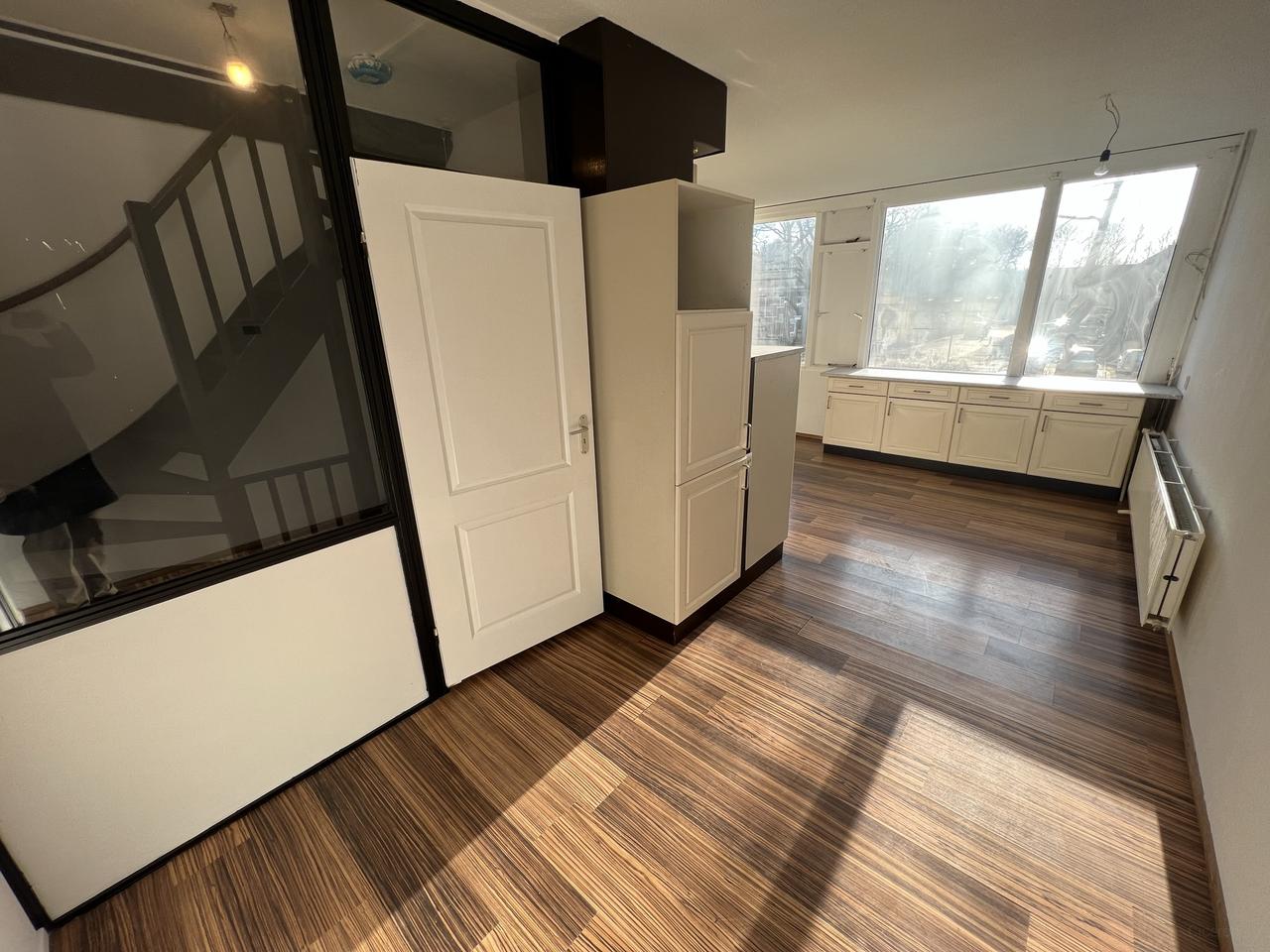 Vijf slaapkamers, twee keukens en een tuin - Afbeelding 9
