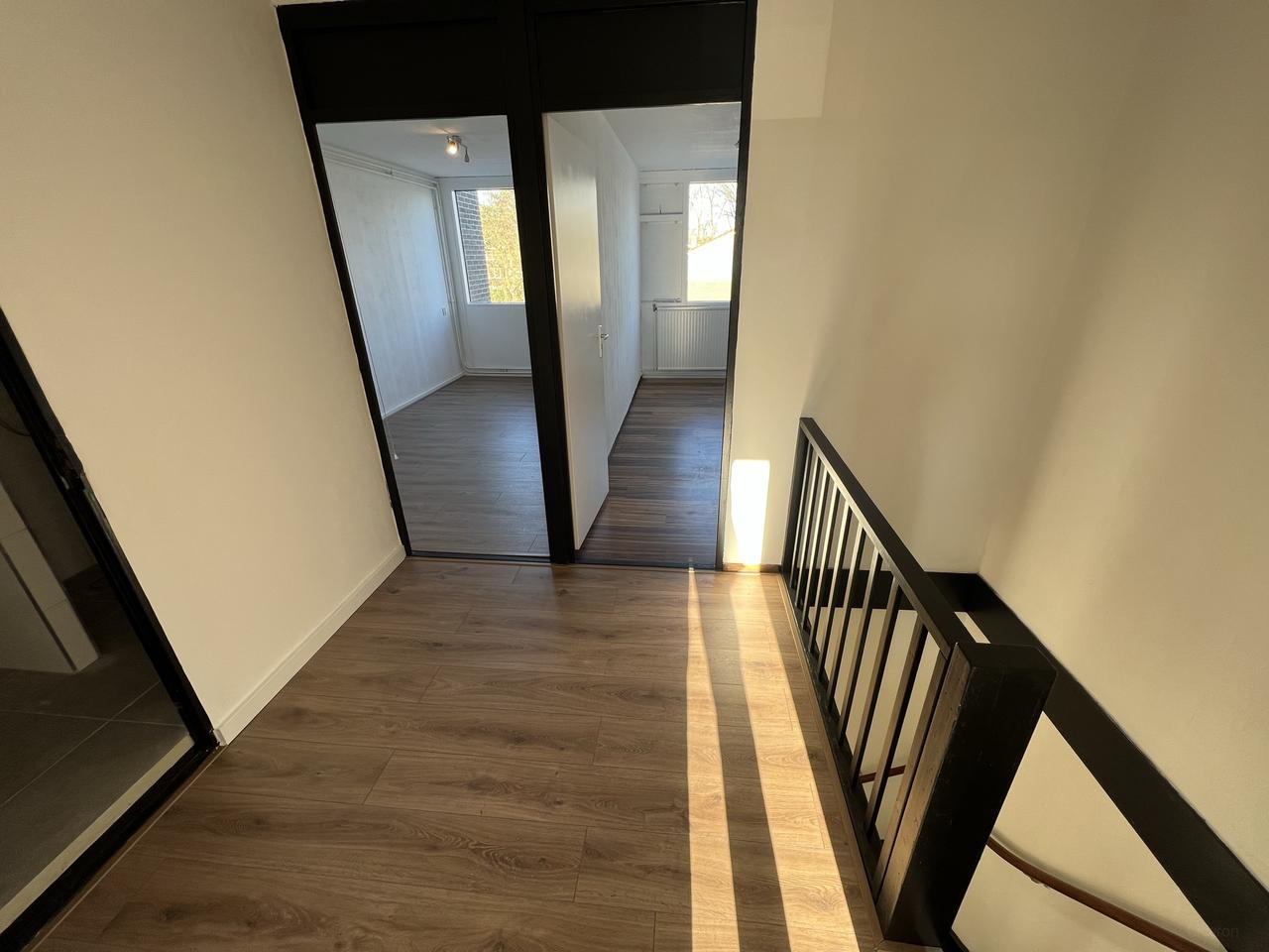 Vijf slaapkamers, twee keukens en een tuin - Afbeelding 18