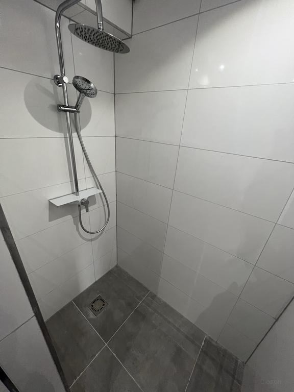 Vijf slaapkamers, twee keukens en een tuin - Afbeelding 19