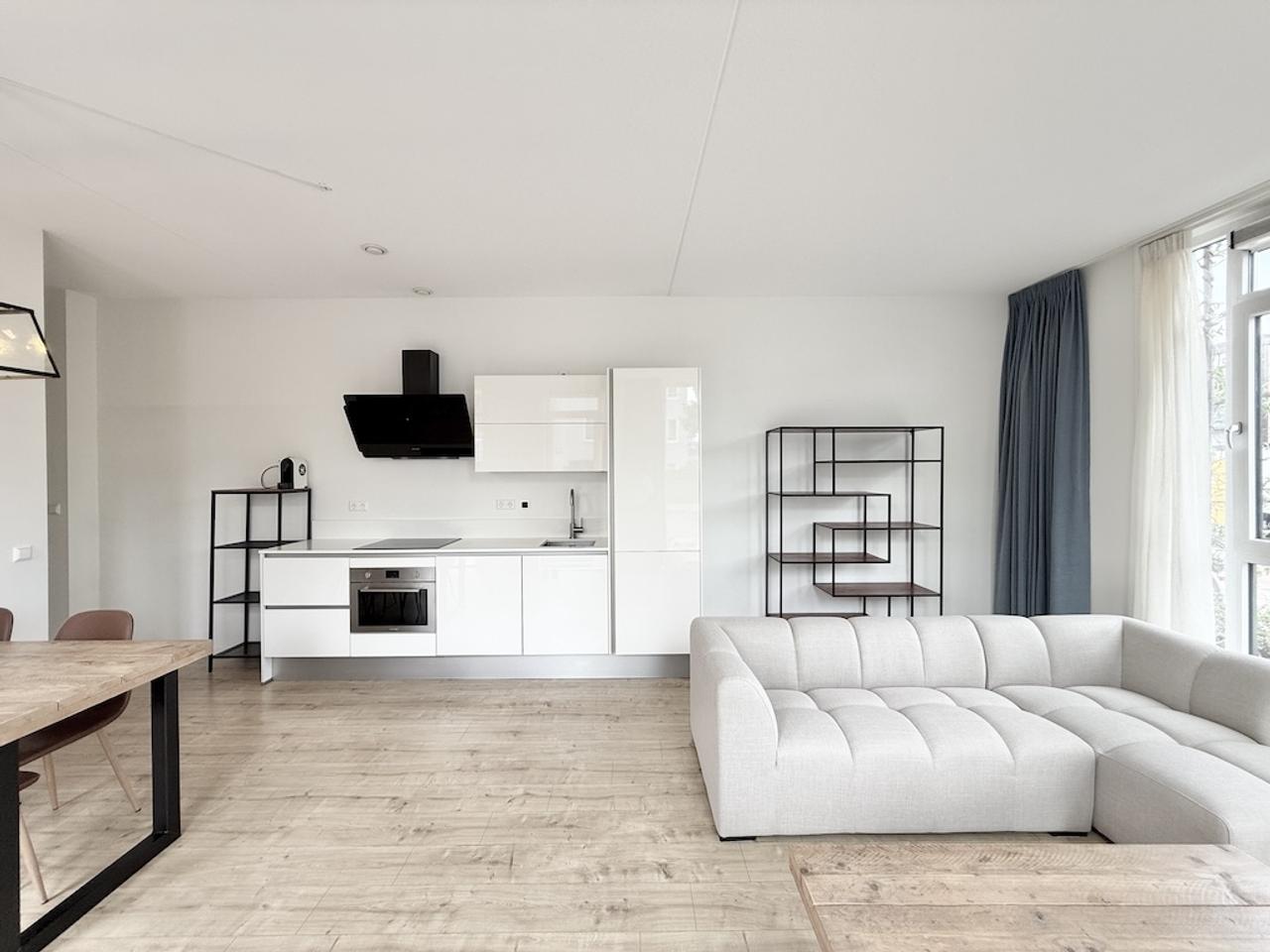 117 m² with Three Bedrooms and Balcony - Image 2