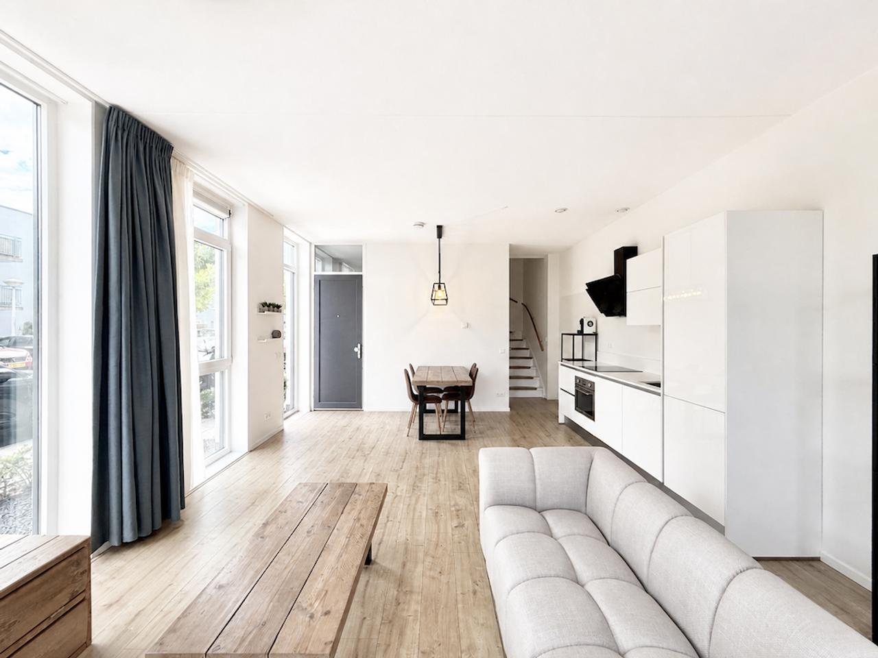 117 m² with Three Bedrooms and Balcony - Image 3