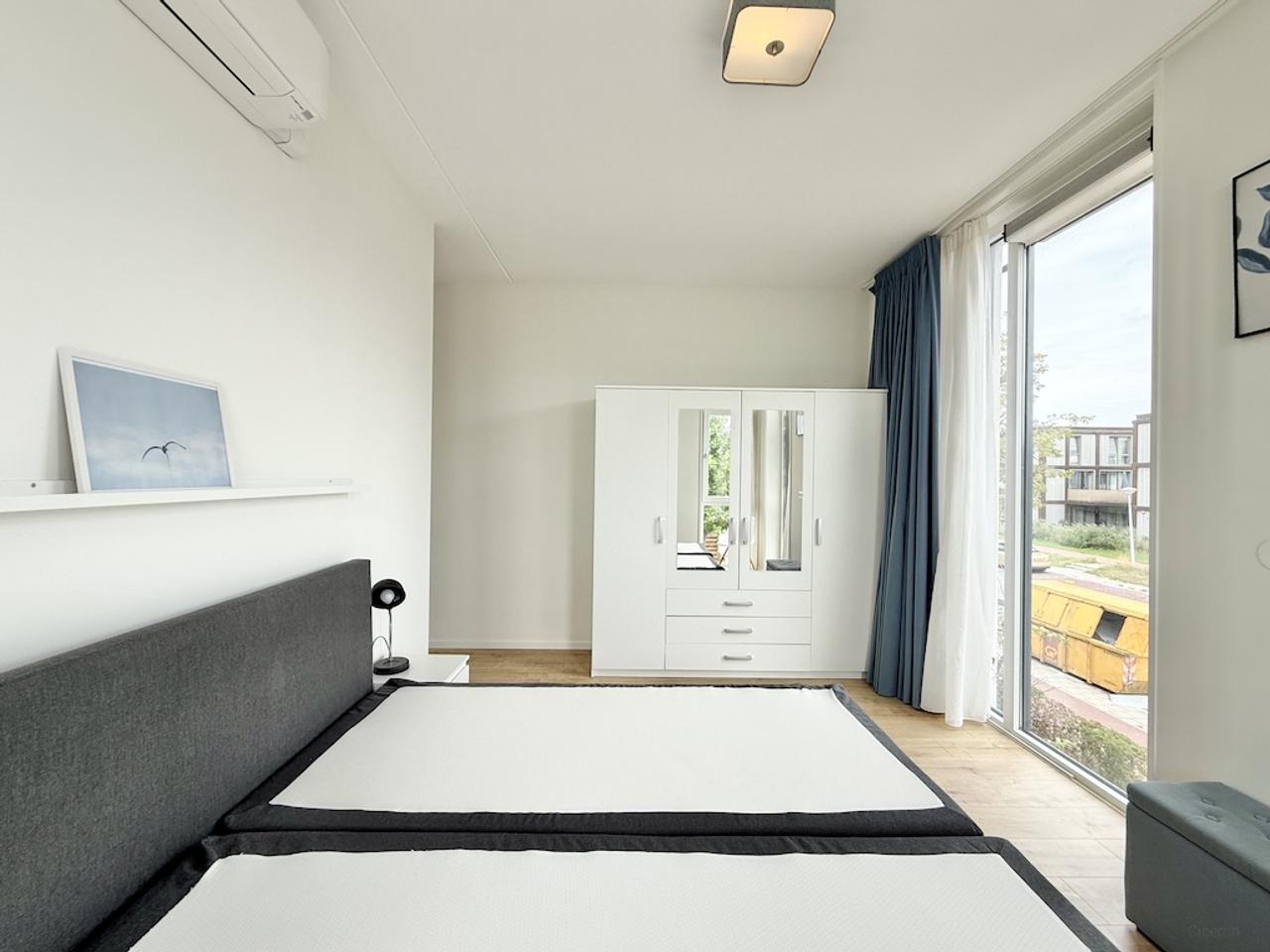 117 m² with Three Bedrooms and Balcony - Image 8