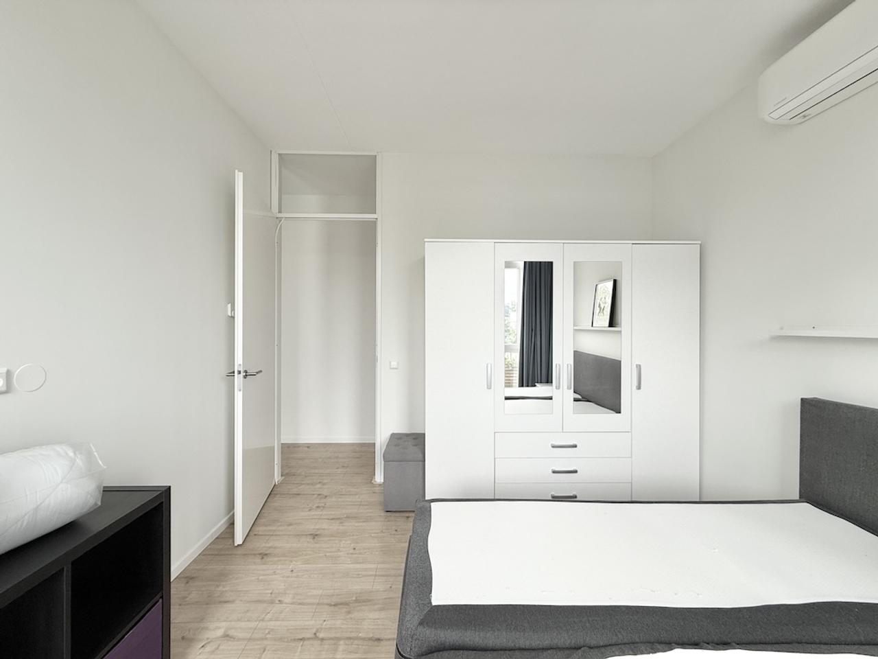 117 m² with Three Bedrooms and Balcony - Image 10