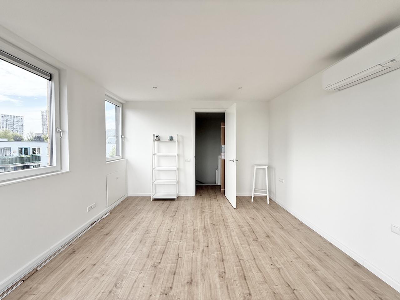 117 m² with Three Bedrooms and Balcony - Image 11