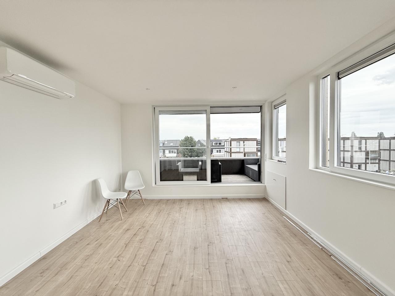 117 m² with Three Bedrooms and Balcony - Image 12