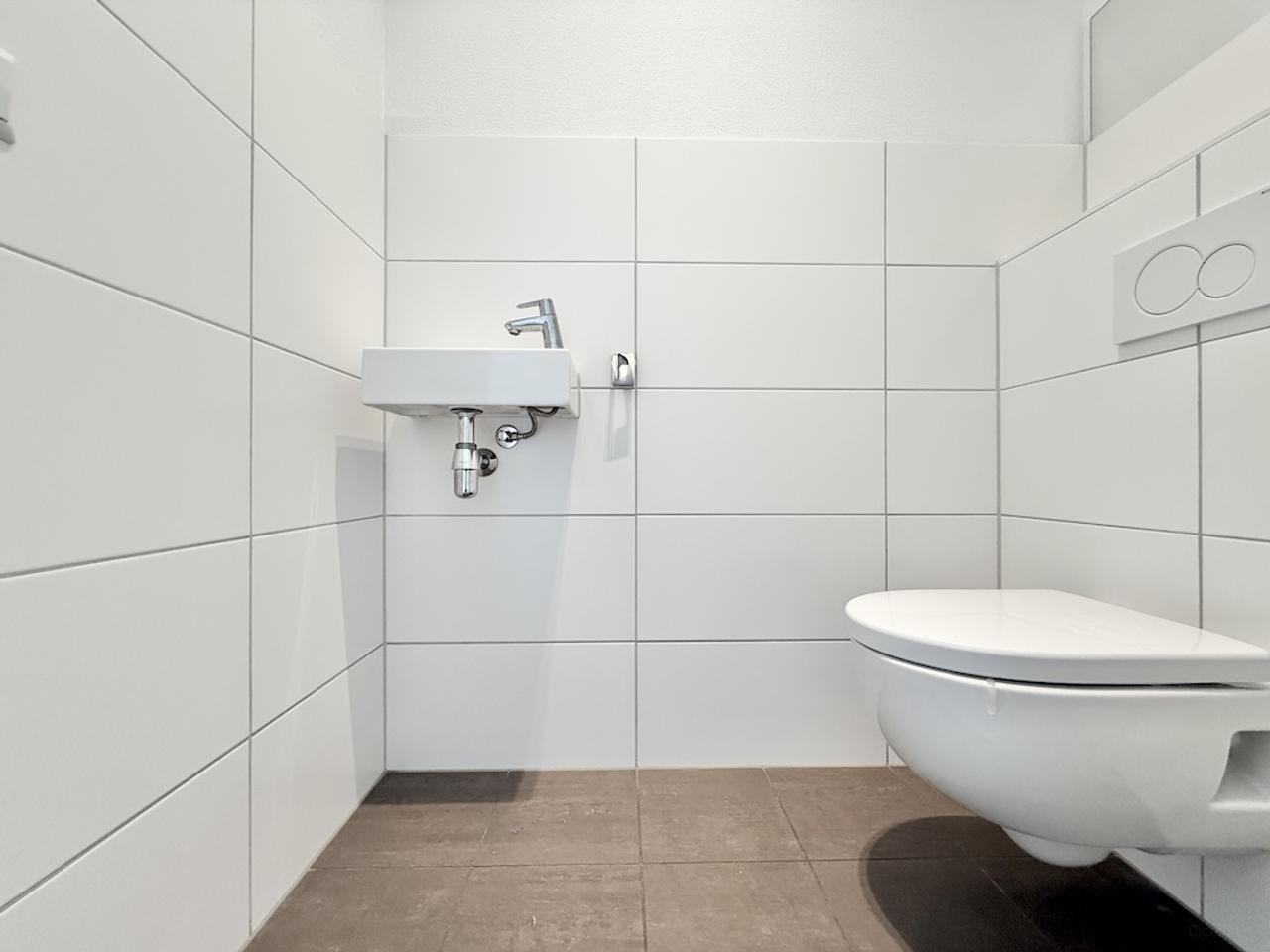 117 m² with Three Bedrooms and Balcony - Image 16