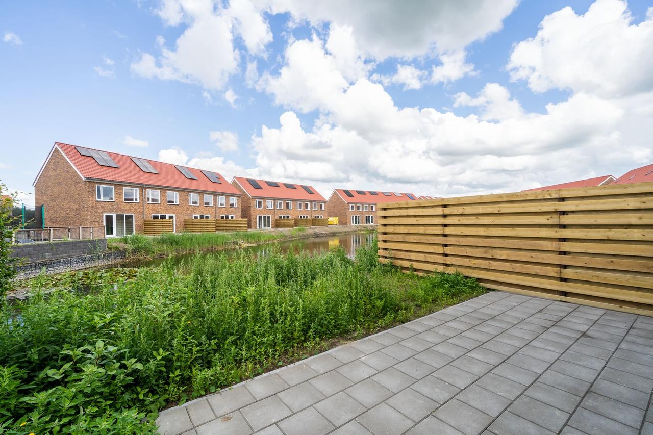 Energy-efficient waterfront living in Wapenveld - Image 11