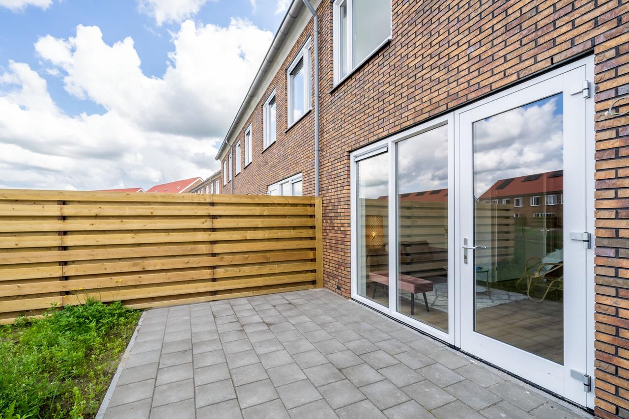 Energy-efficient waterfront living in Wapenveld - Image 12