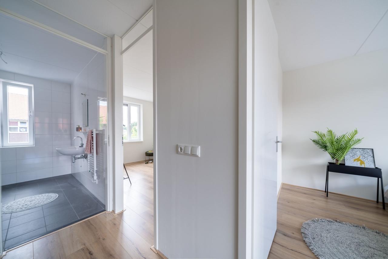 Energy-efficient waterfront living in Wapenveld - Image 15