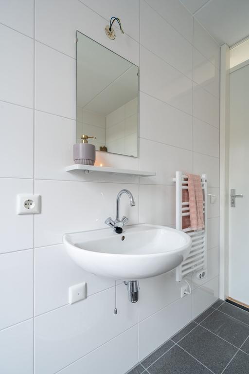 Energy-efficient waterfront living in Wapenveld - Image 20