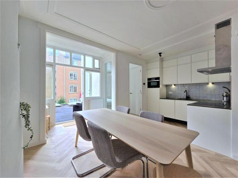 55 m² Home with South-Facing Terrace in De Pijp - Image 2
