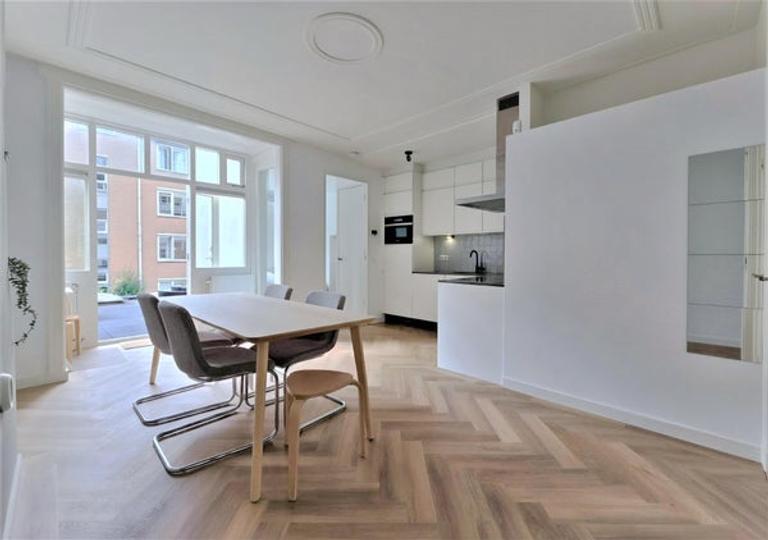 55 m² Home with South-Facing Terrace in De Pijp - Image 3