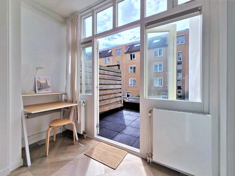 55 m² Home with South-Facing Terrace in De Pijp - Image 4