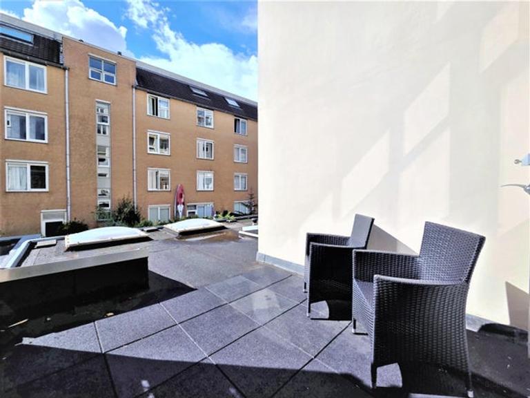 55 m² Home with South-Facing Terrace in De Pijp - Image 6