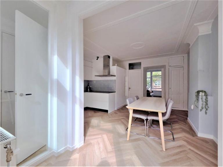55 m² Home with South-Facing Terrace in De Pijp - Image 9