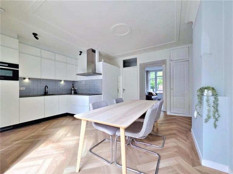 55 m² Home with South-Facing Terrace in De Pijp - Image 10