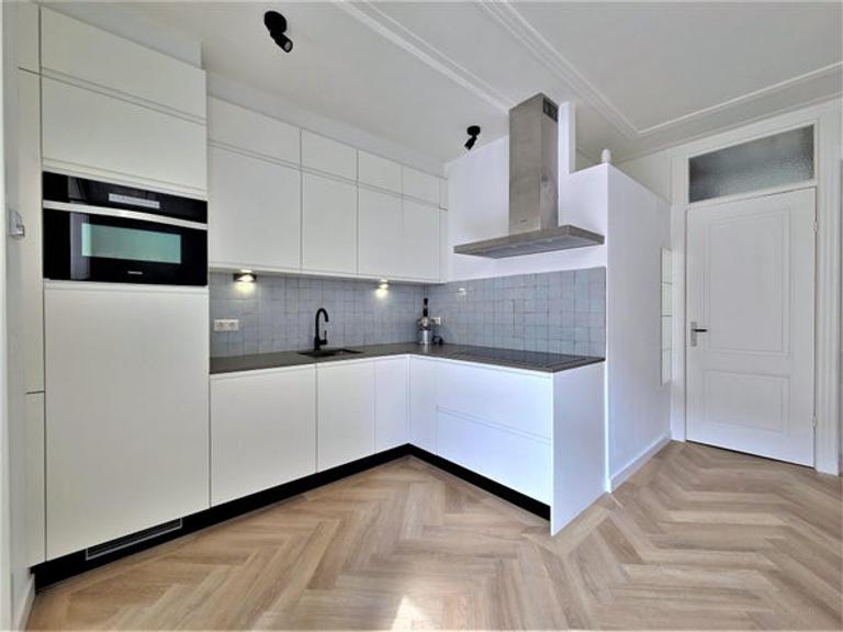 55 m² Home with South-Facing Terrace in De Pijp - Image 11