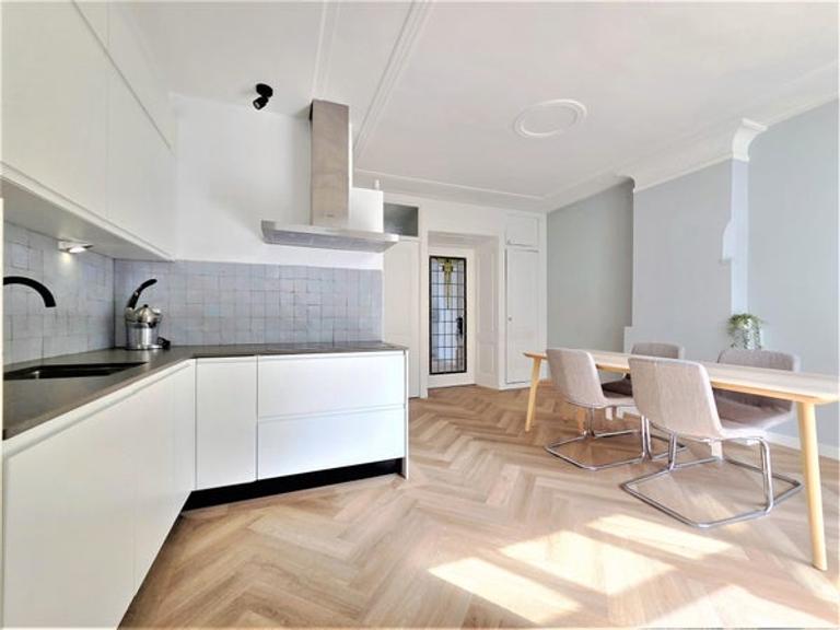 55 m² Home with South-Facing Terrace in De Pijp - Image 12