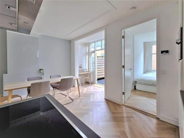 55 m² Home with South-Facing Terrace in De Pijp - Image 14