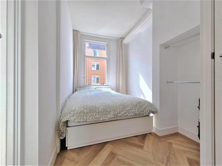 55 m² Home with South-Facing Terrace in De Pijp - Image 15