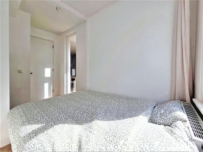 55 m² Home with South-Facing Terrace in De Pijp - Image 17