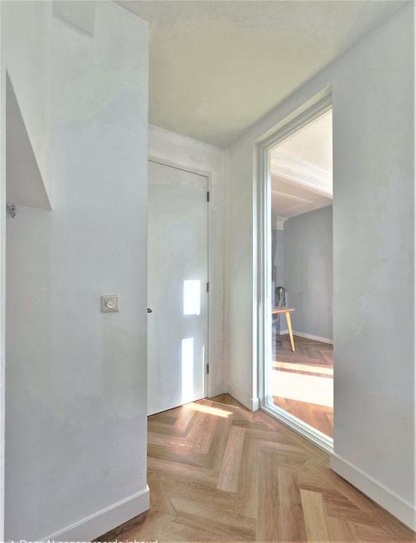 55 m² Home with South-Facing Terrace in De Pijp - Image 18