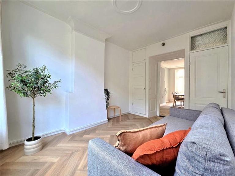 55 m² Home with South-Facing Terrace in De Pijp - Image 24