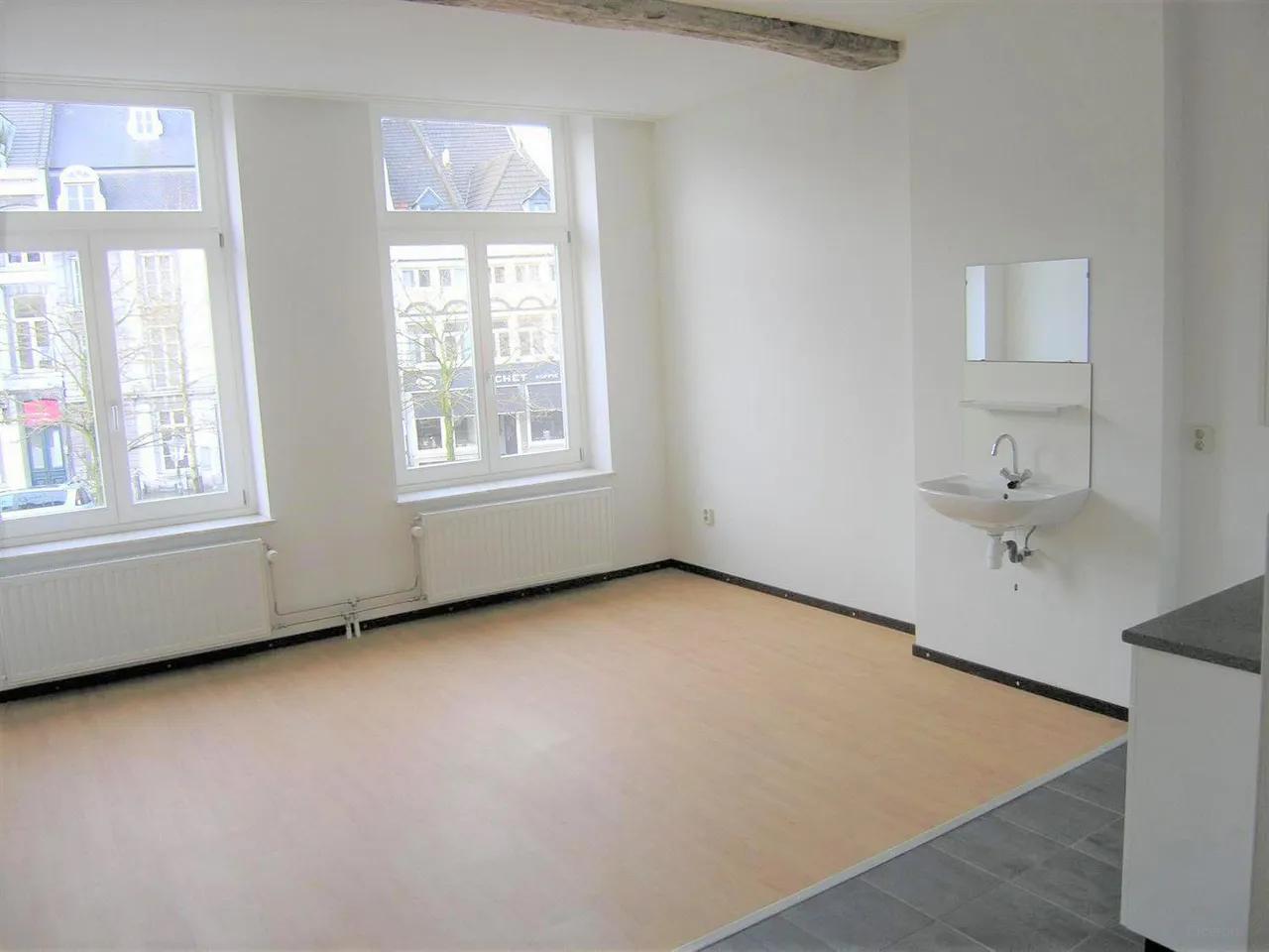 Lichte semi-studio aan de Markt - Afbeelding 1