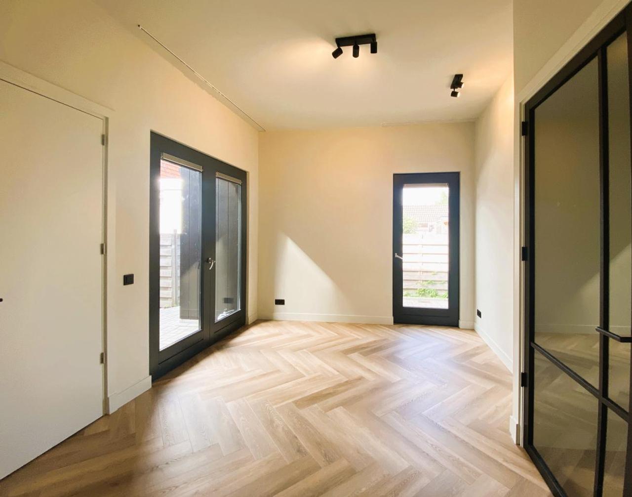 Sustainable 2-Bedroom Apartment with Terrace - Image 3