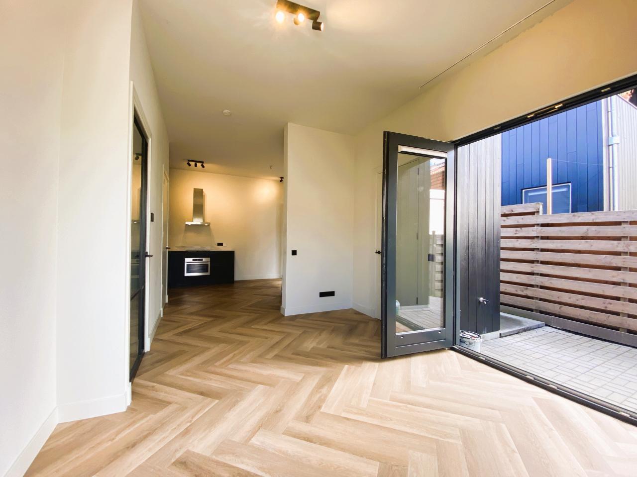 Sustainable 2-Bedroom Apartment with Terrace - Image 4