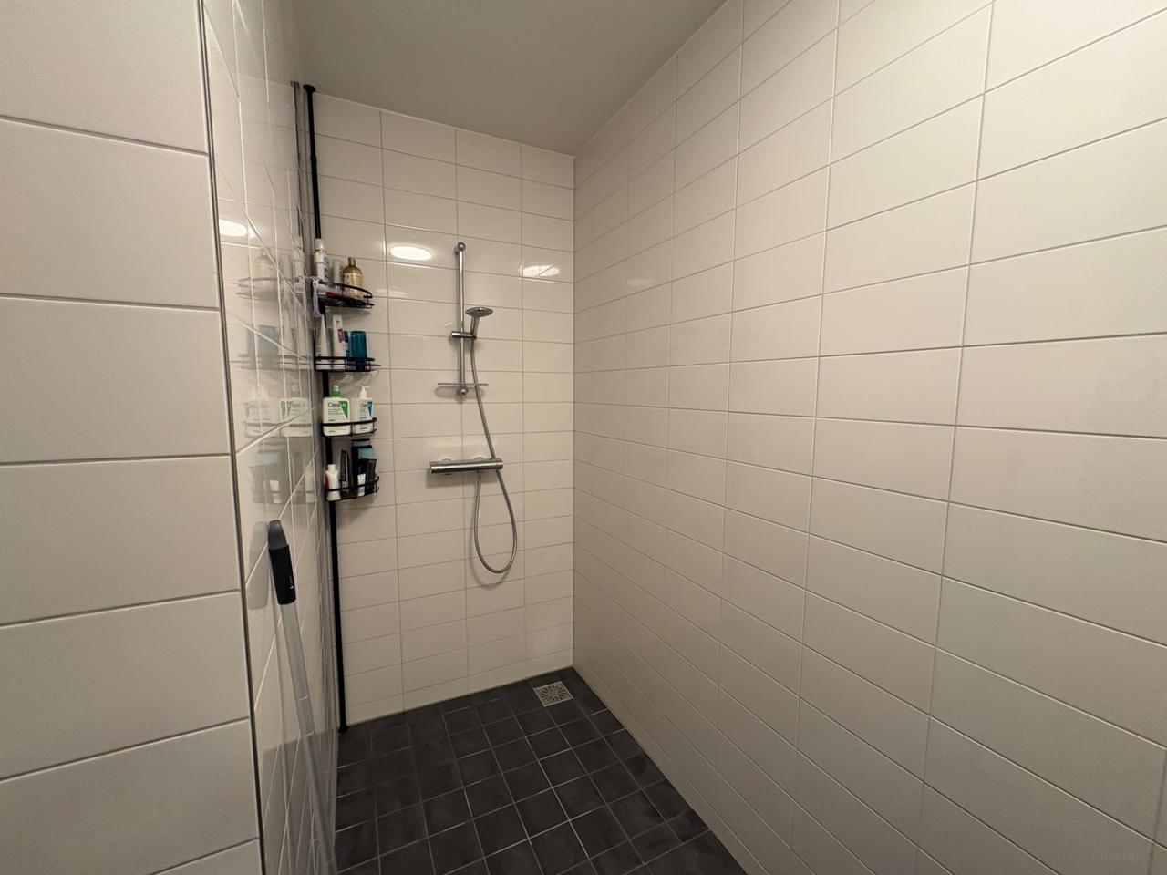 Nieuwbouwappartement met balkon en parking - Afbeelding 9