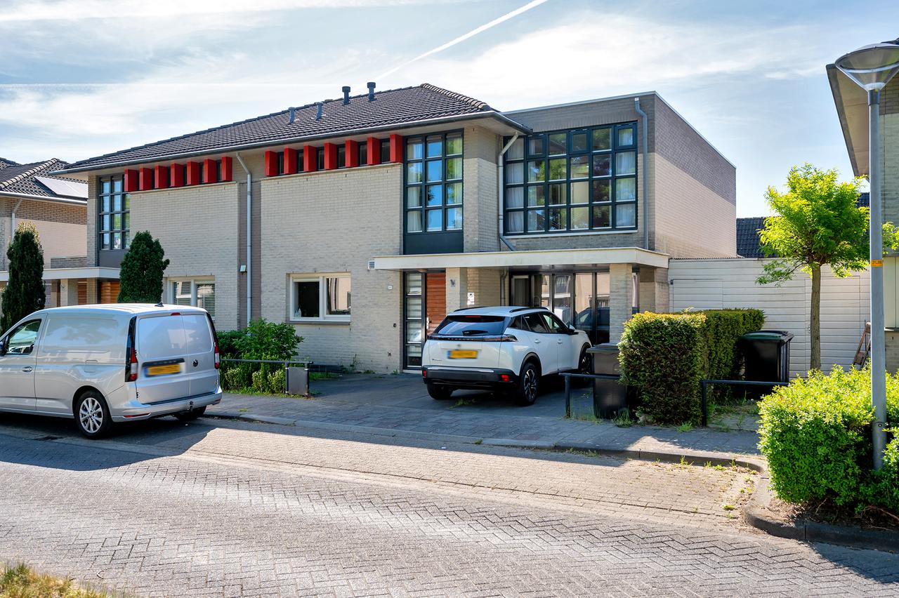 175 m² gemeubileerd met tuin en parking - Afbeelding 1