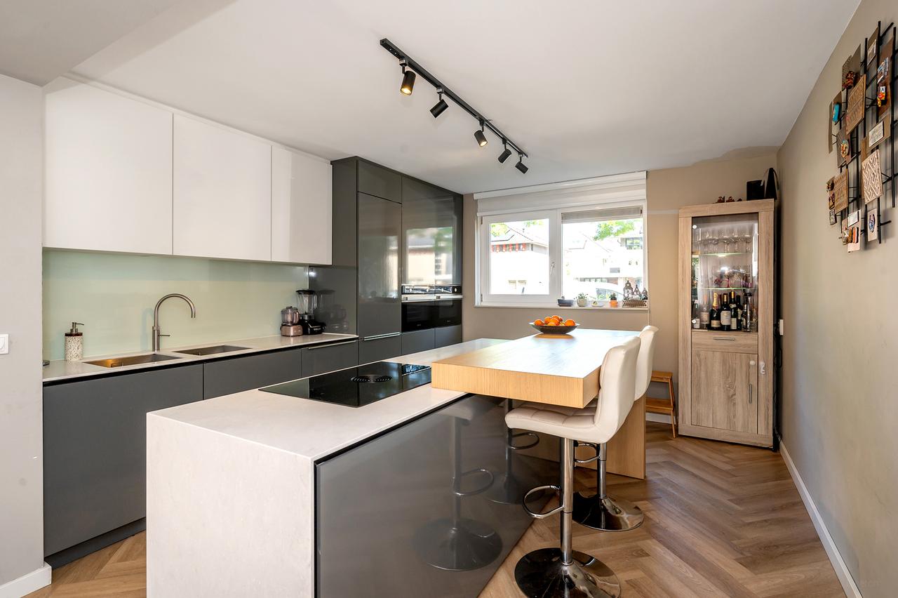 175 m² gemeubileerd met tuin en parking - Afbeelding 3