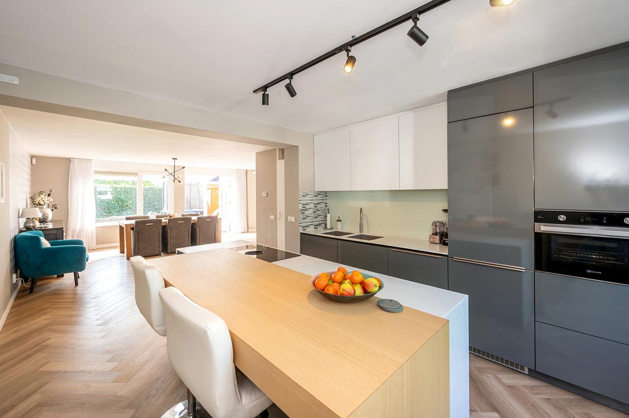 175 m² gemeubileerd met tuin en parking - Afbeelding 8